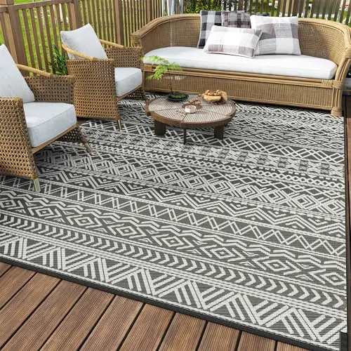 MontVoo plastic straw outdoor rug on deck